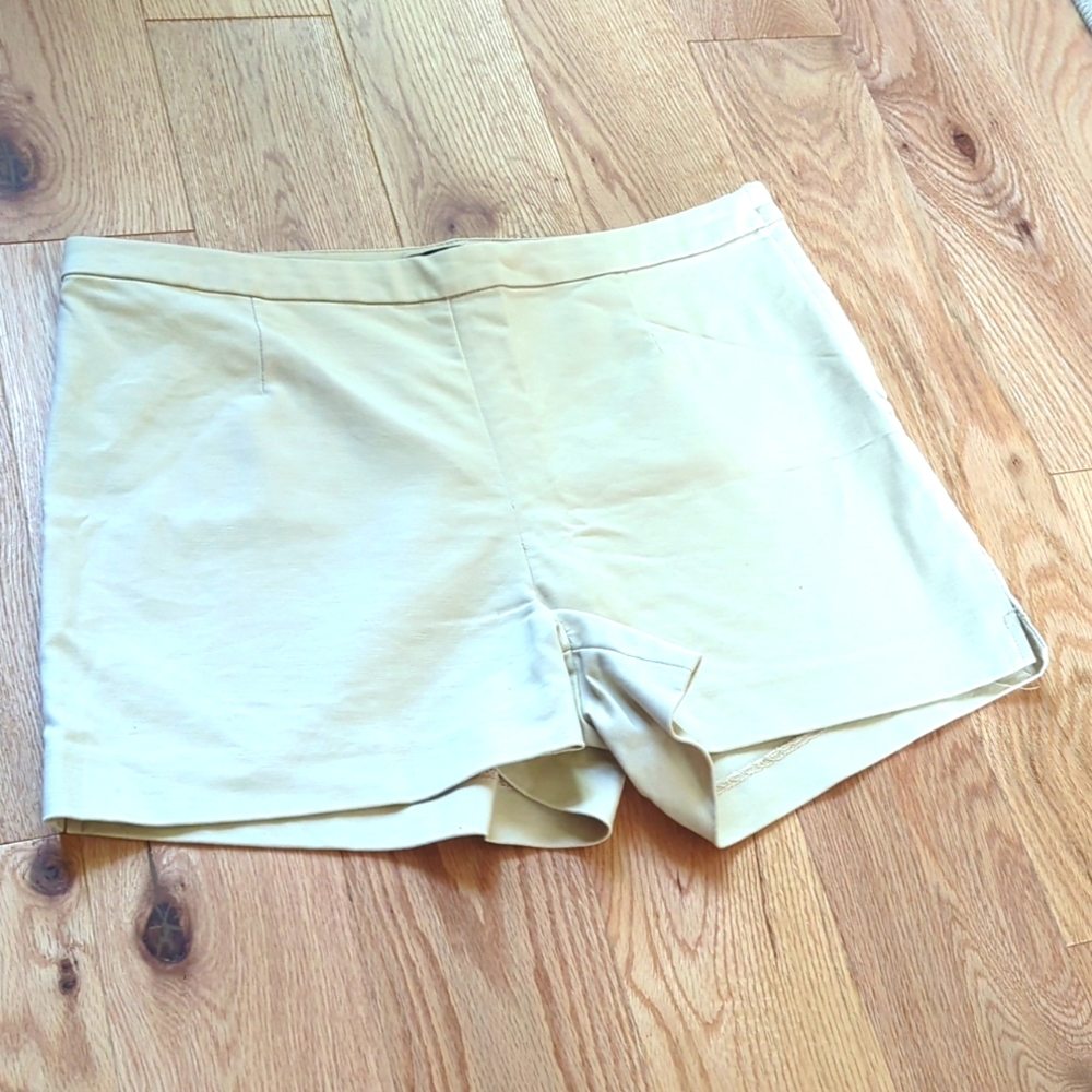 H&M. Women's Shorts. Side-Zippered. Cream Colour. Like New.